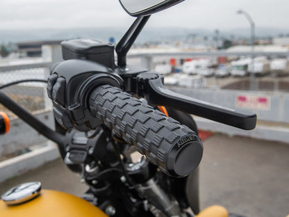 Air Trax Handgrips - Black. Fits H-D with Throttle Cable.