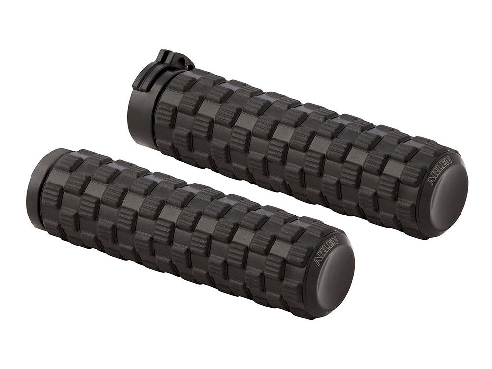 Air Trax Handgrips - Black. Fits H-D with Throttle Cable.