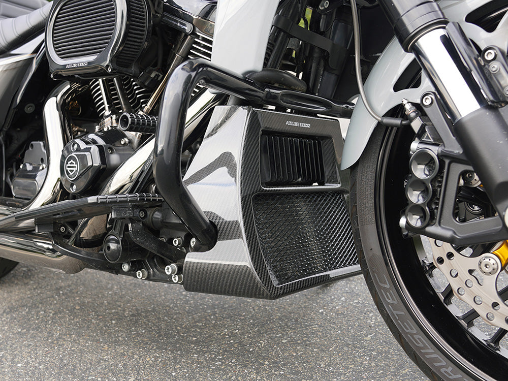 Carbon Radiator Cover - Gloss. Fits CVO Touring 2023up & Street Glide & Road Glide 2024up