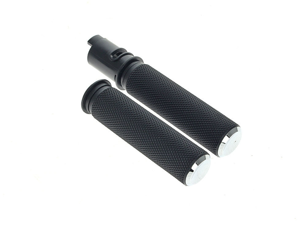 Knurled Fusion Handgrips - Chrome. Fits CVO Touring 2023up, Street Glide & Road Glide 2024up, Touring 2025up & Softail 2025up